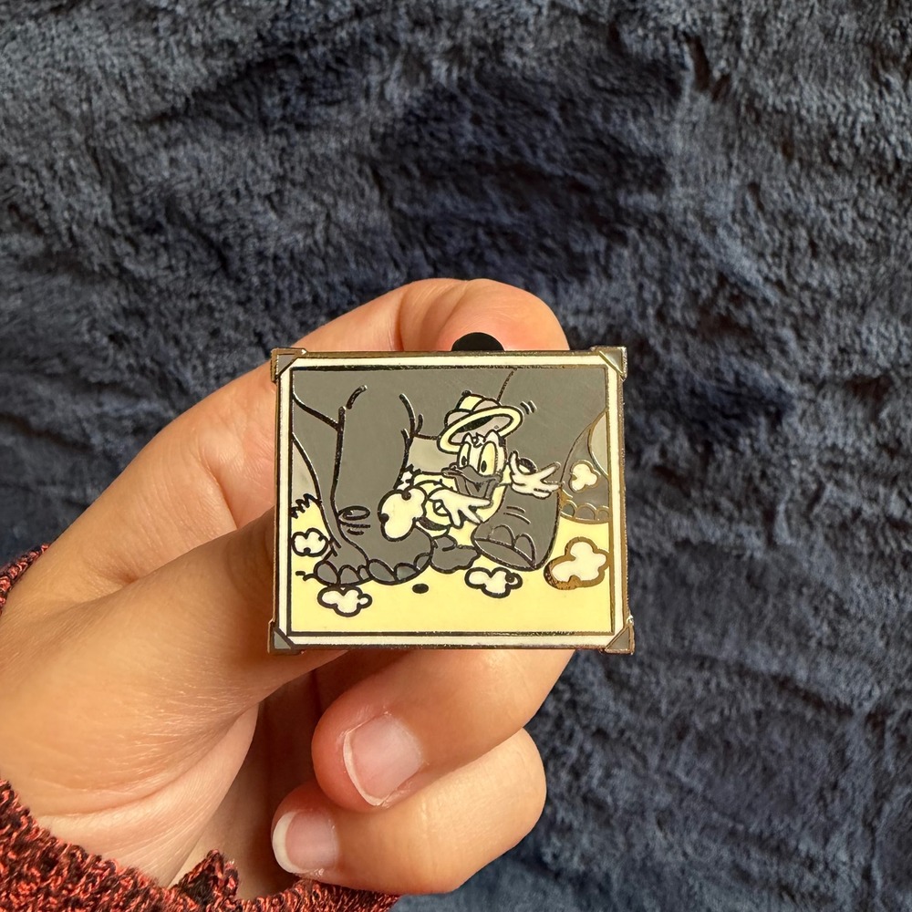 Disney Donald Duck Safari Postcard Photo Style Trading Pin - D0228